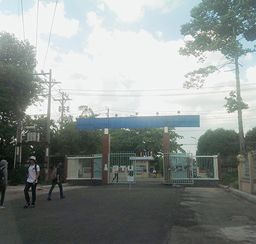 Cổng trường Đại Học Sư Phạm Kỹ Thuật