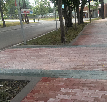 Lát gạch vỉa hè cho công đoàn trường Sư Phạm Kỹ Thuật