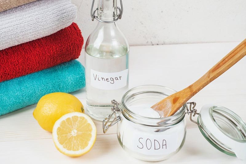 Dùng giấm và baking soda